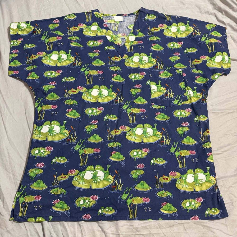 Cotton Scrubs & Co Nurse Scrub Top Womens Medium Blue Frog Print V-Neck Pockets